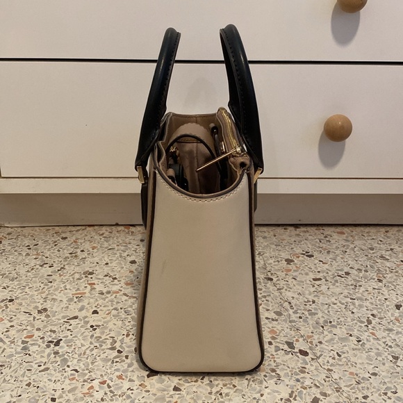 Carolyn Handbag - Picture 2 of 8